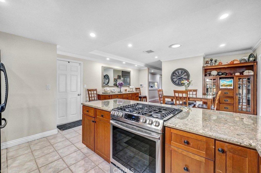 2535 Strong Pl, Anaheim CA  92806-5019 exterior