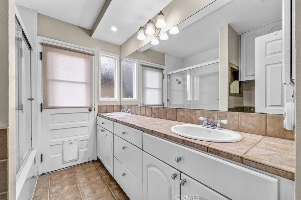 2535 Strong Pl, Anaheim CA  92806-5019 exterior