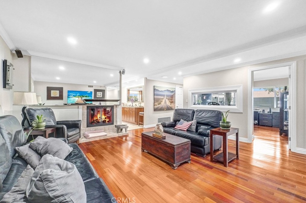 2535 Strong Pl, Anaheim CA  92806-5019 exterior