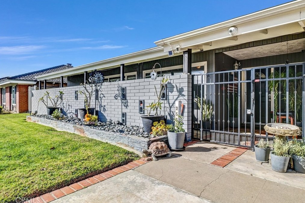 2535 Strong Pl, Anaheim CA  92806-5019 exterior