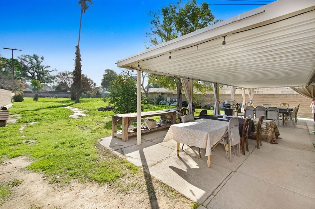 5896 Greenfield Ave, Riverside CA  92506-1927 exterior