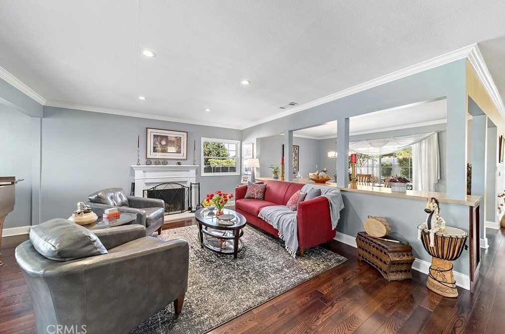 2818 Ostrom Ave, Long Beach, CA 90815-1605