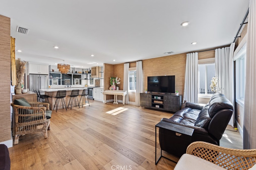 12606 Fonthill Ave, Hawthorne, CA 90250