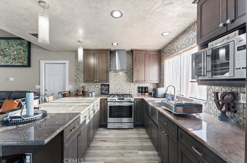 4254 Manx Ct, Riverside CA  92503-3155 exterior