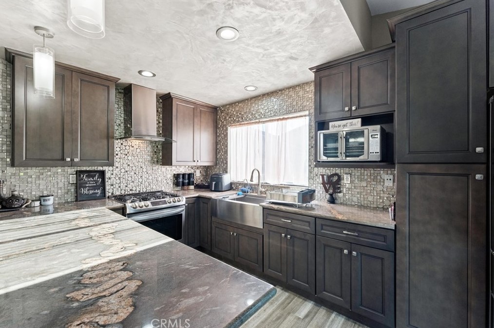 4254 Manx Ct, Riverside CA  92503-3155 exterior