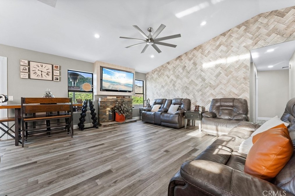 4254 Manx Ct, Riverside CA  92503-3155 exterior