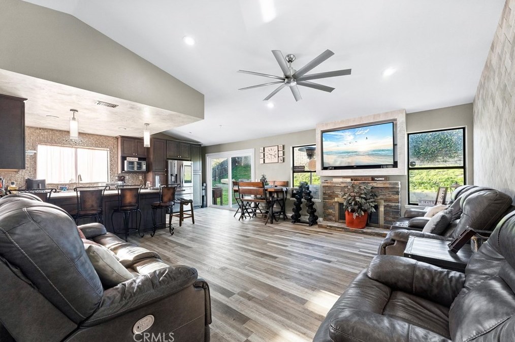 4254 Manx Ct, Riverside CA  92503-3155 exterior