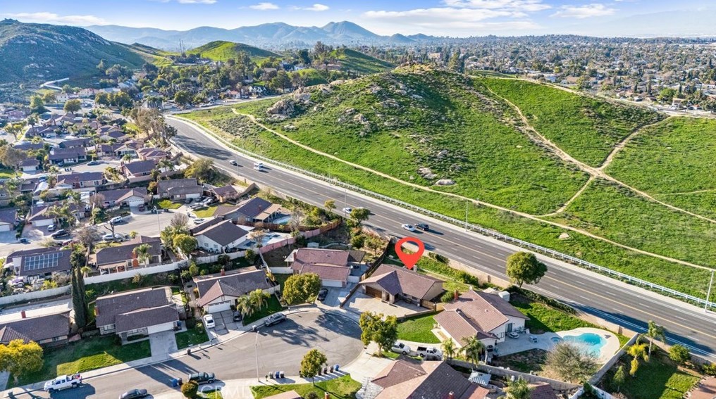 4254 Manx Ct, Riverside CA  92503-3155 exterior