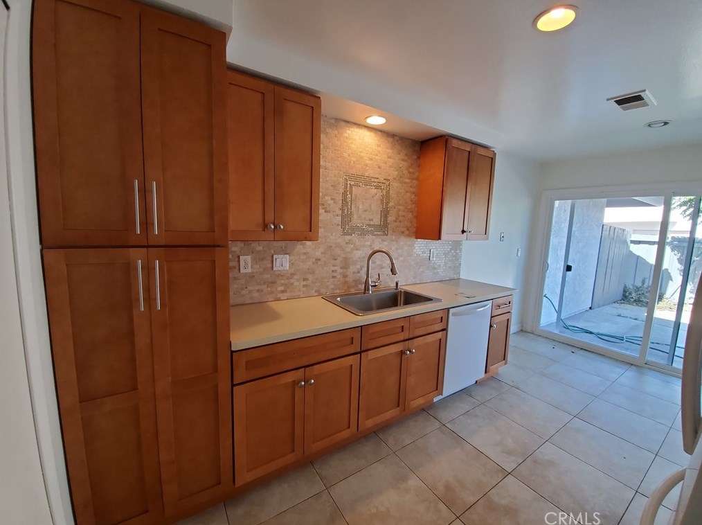 2112 Cindy Pl, Anaheim CA  92802-4541 exterior