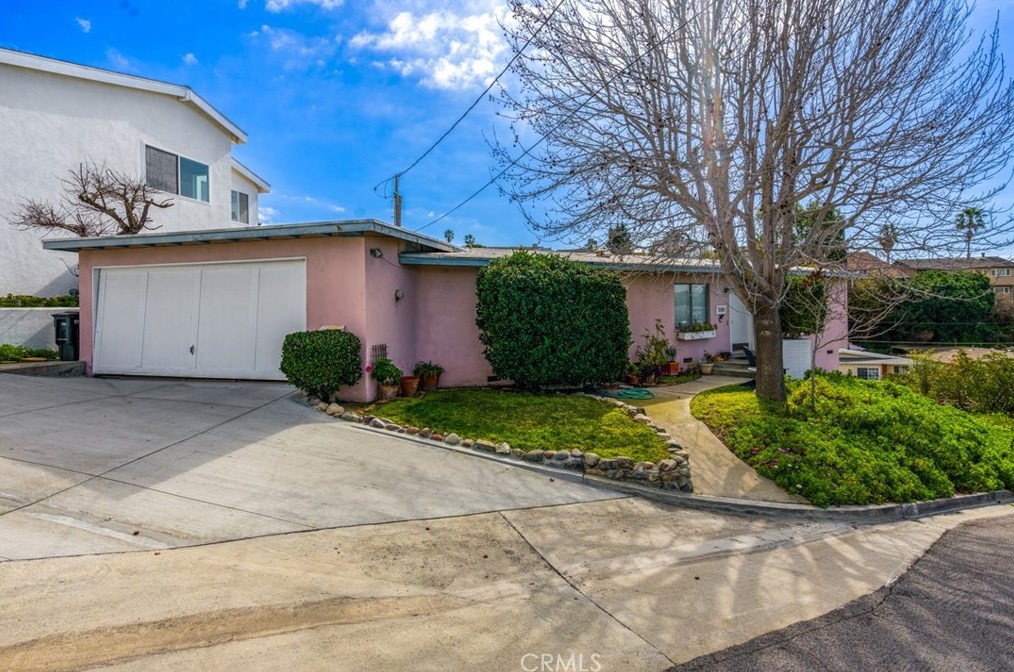 300 Holmwood Dr, Newport Beach, CA 92663-4116