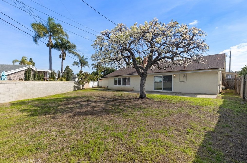 2859 Serang Pl, Costa Mesa CA  92626-4826 exterior