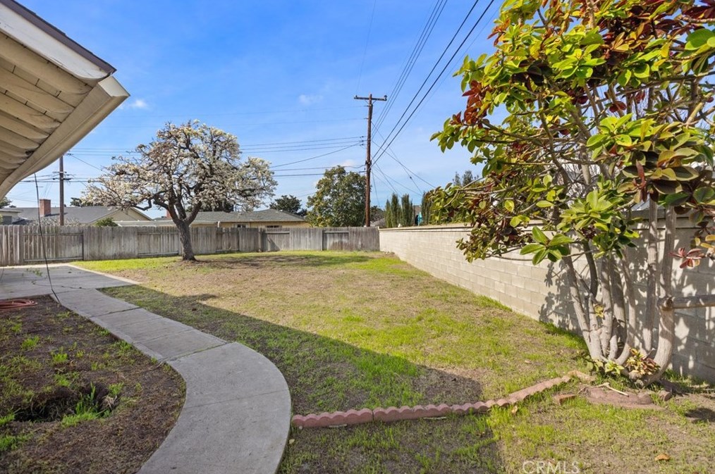2859 Serang Pl, Costa Mesa CA  92626-4826 exterior