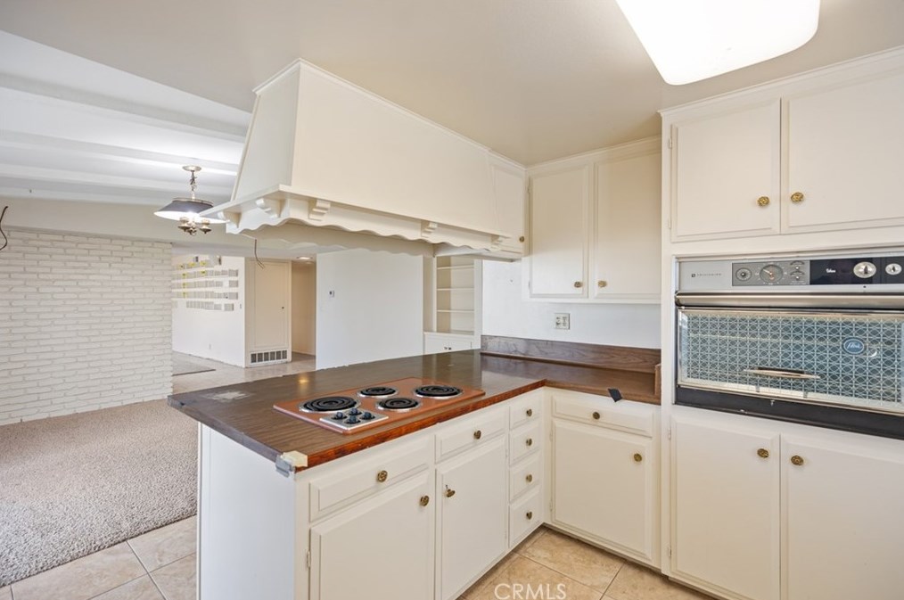 2859 Serang Pl, Costa Mesa CA  92626-4826 exterior