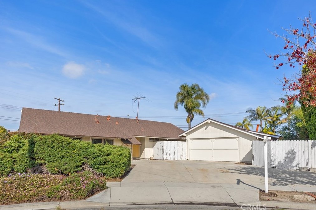2859 Serang Pl, Costa Mesa CA  92626-4826 exterior
