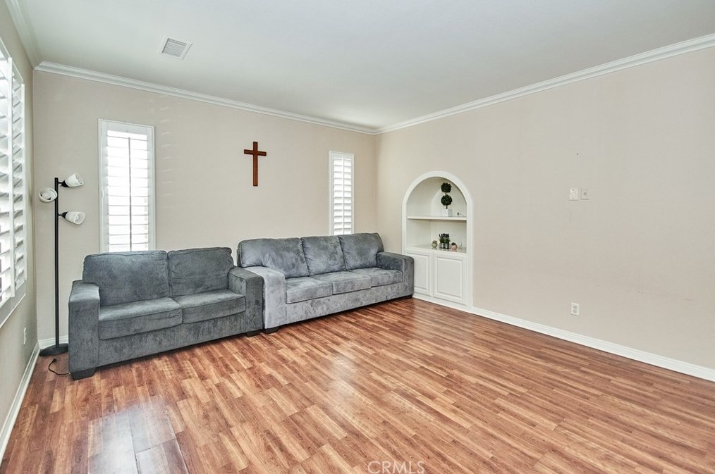 8326 Edgewood St, Chino CA  91708-9325 exterior