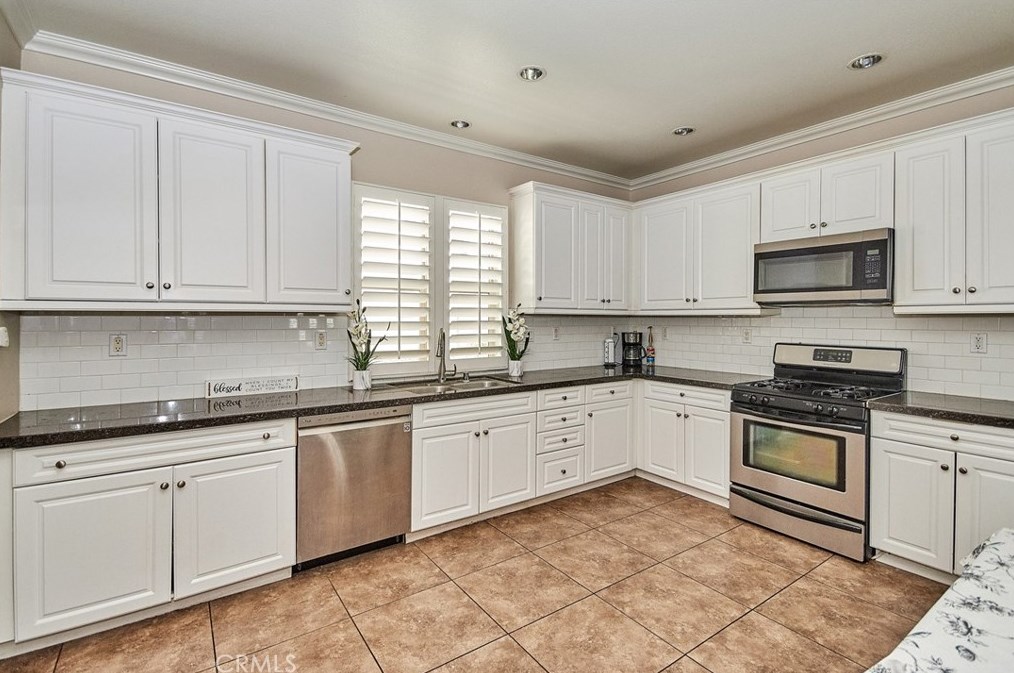 8326 Edgewood St, Chino CA  91708-9325 exterior