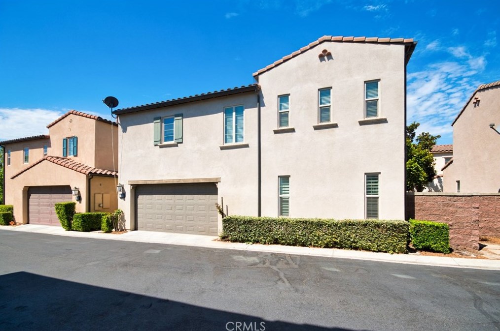 8326 Edgewood St, Chino CA  91708-9325 exterior