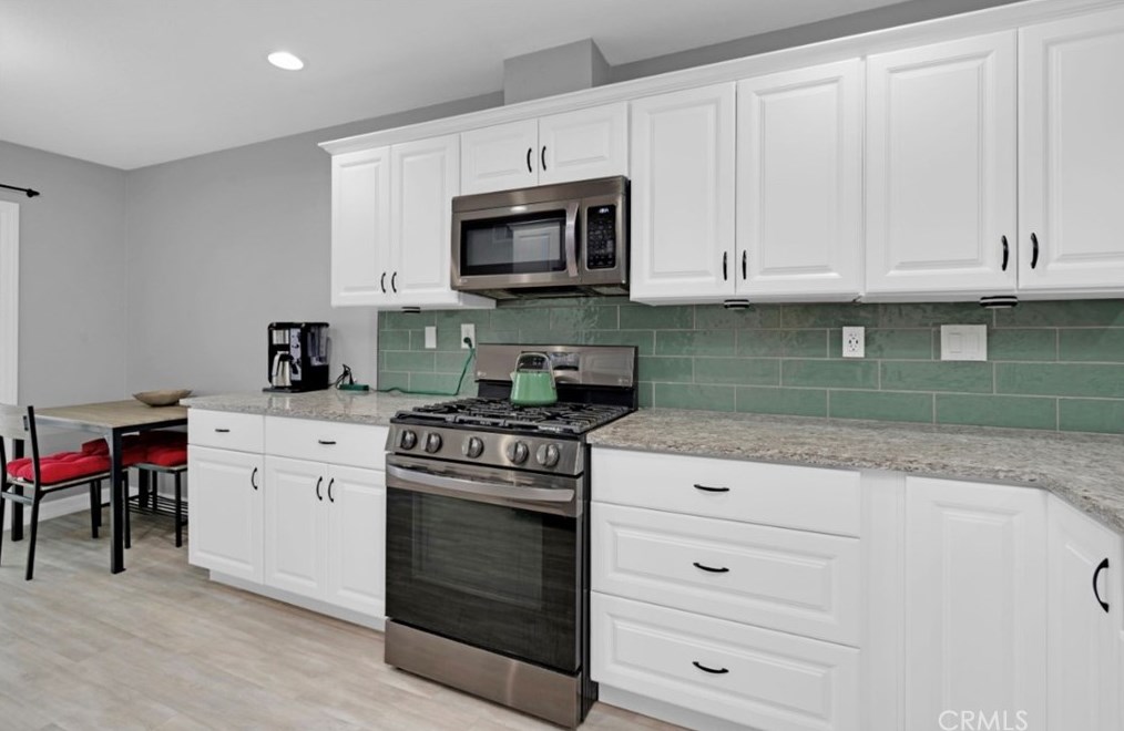 9072 Chaucer Cir, Riverside CA  92503-5739 exterior