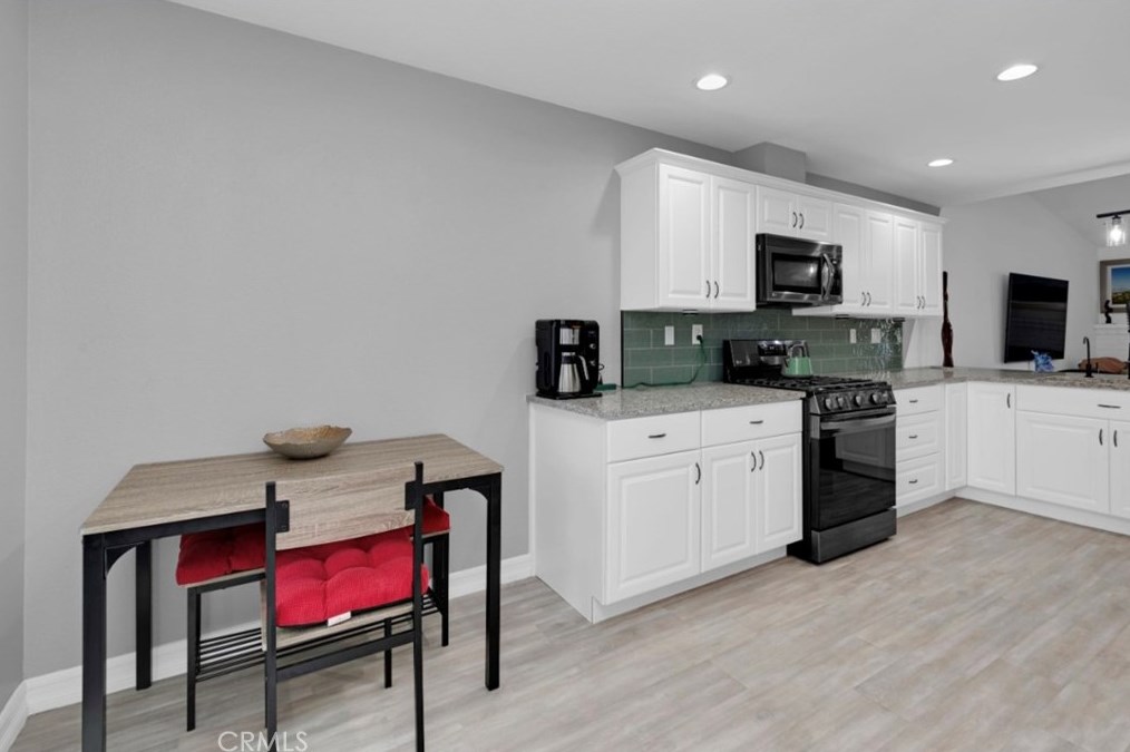 9072 Chaucer Cir, Riverside CA  92503-5739 exterior