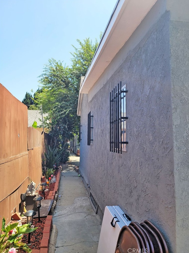 1363 56th St, Los Angeles CA  90011-4832 exterior