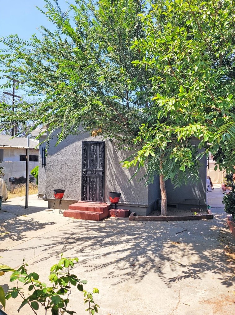 1363 56th St, Los Angeles CA  90011-4832 exterior