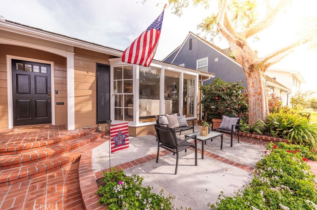 516 Flint Ave, Long Beach, CA 90814-2039