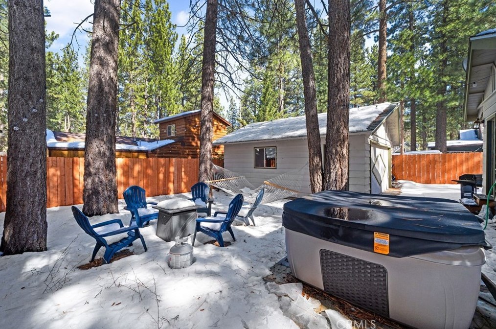 813 Sugarloaf Blvd, Big Bear City CA  92314-9352 exterior