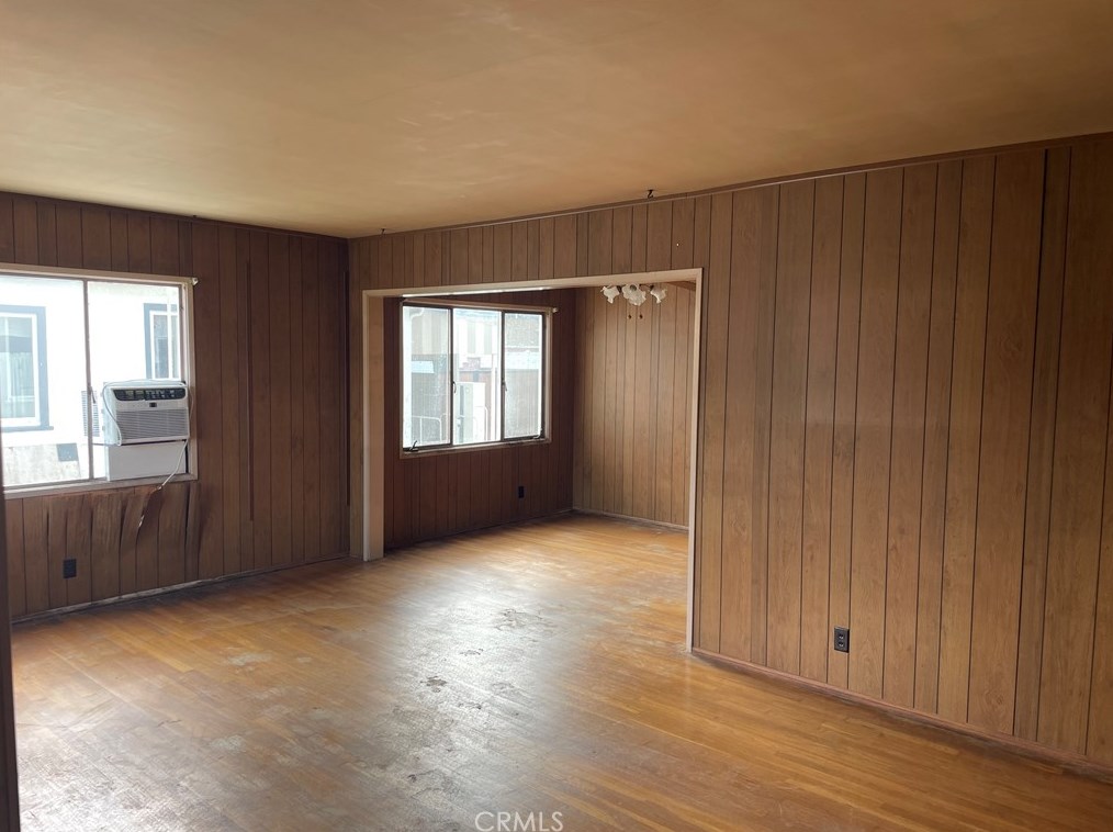 3633 Ostrom Ave, Long Beach, CA 90808-2433