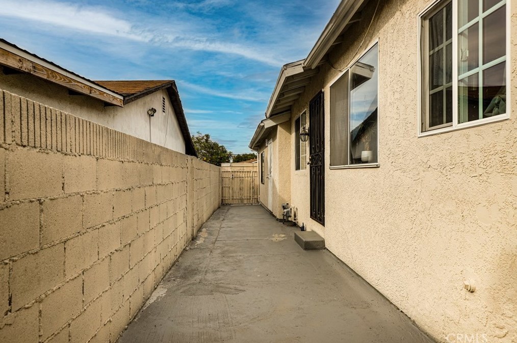 12316 211th St, Lakewood, CA 90716