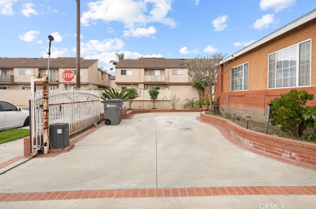 22431 Elaine Ave, Lakewood, CA 90716