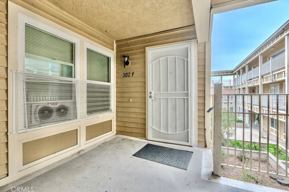 302 Chestnut Ave, Santa Ana, CA 92701-5947