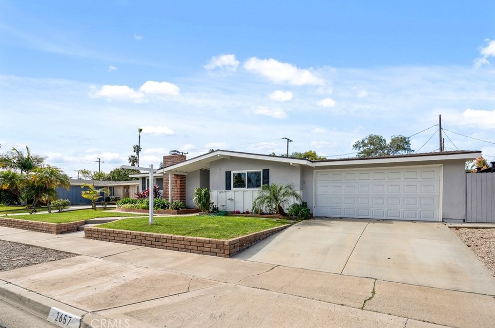 1657 Corsica Pl, Costa Mesa, CA 92626-3735