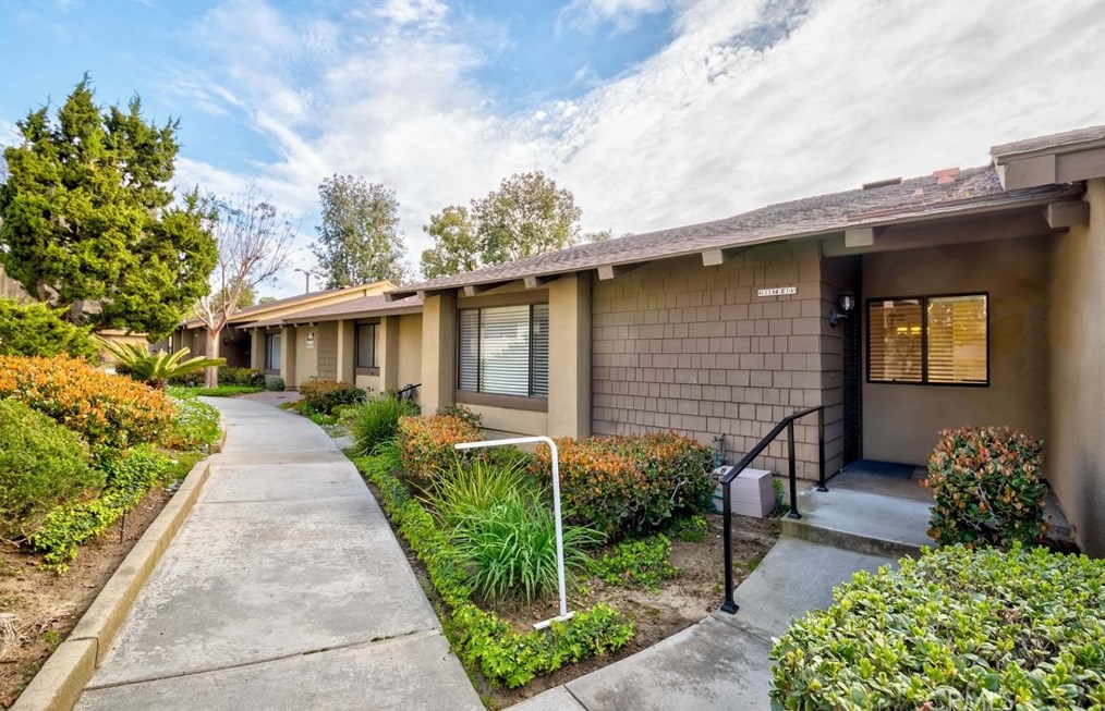 15947 Alta Vista Dr, La Mirada, CA 90638-3258