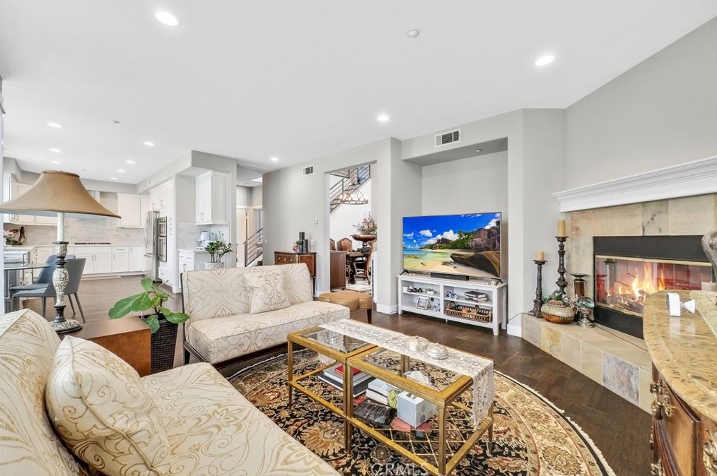 10 Waterside Cv, Buena Park CA  90621-1664 exterior