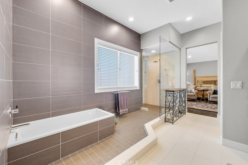 10 Waterside Cv, Buena Park CA  90621-1664 exterior
