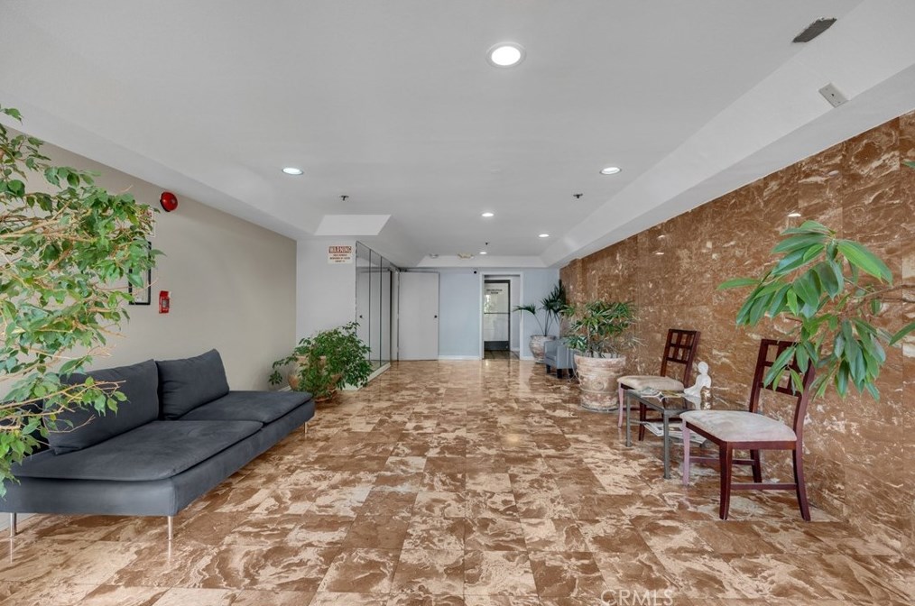 5143 Bakman Ave #412, North Hollywood, CA 91601