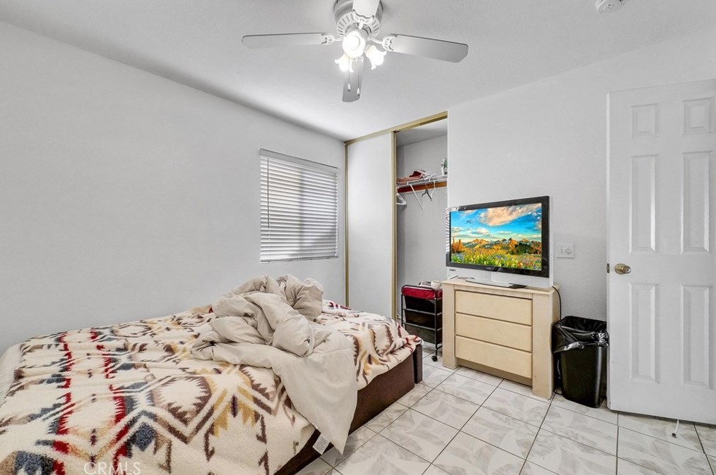 16352 Manchester St, Victorville CA  92394-1588 exterior