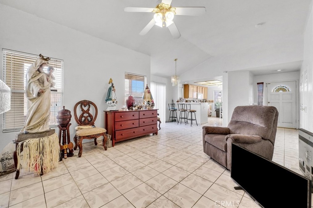 16352 Manchester St, Victorville CA  92394-1588 exterior