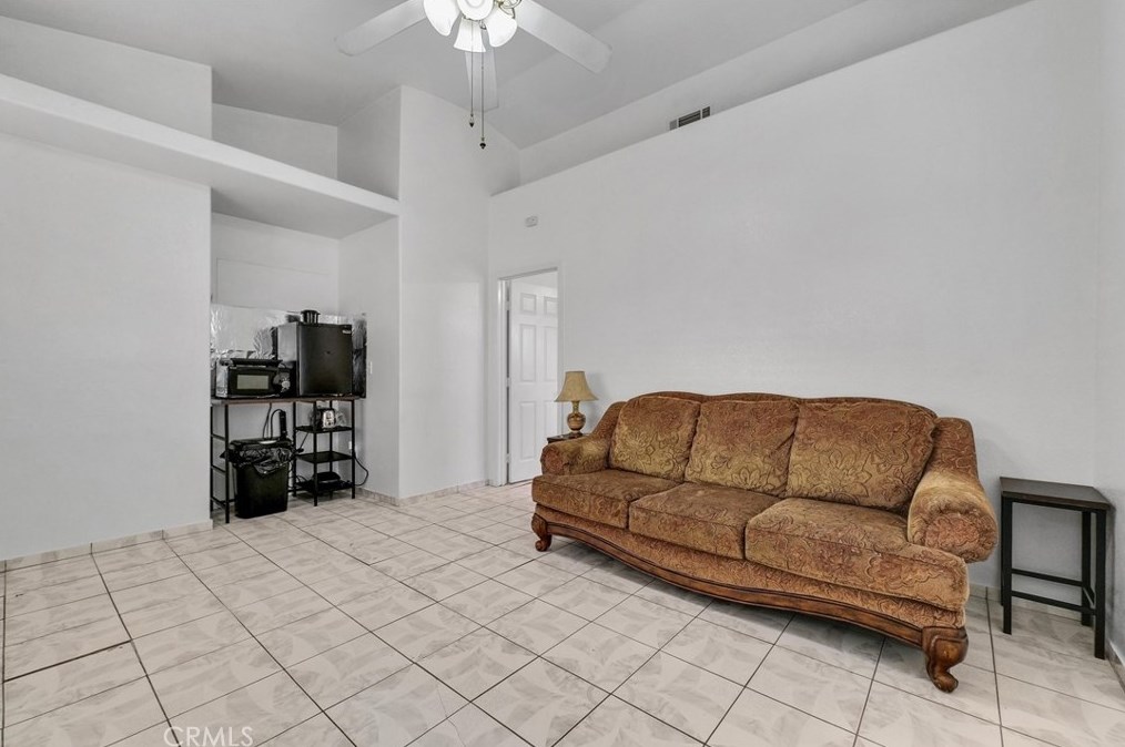 16352 Manchester St, Victorville CA  92394-1588 exterior