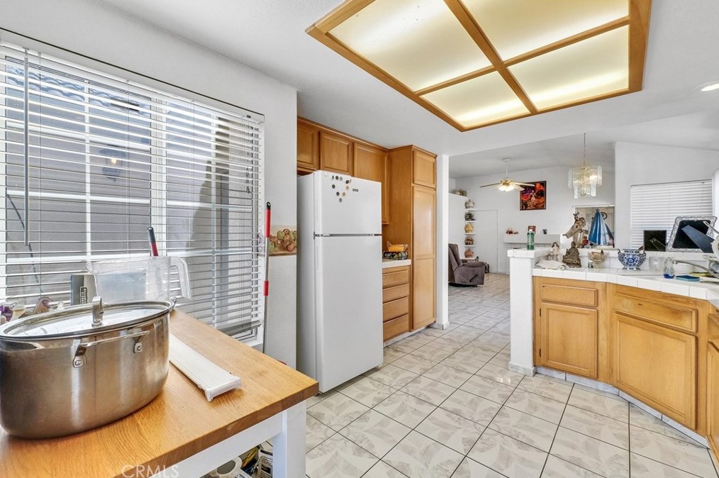 16352 Manchester St, Victorville CA  92394-1588 exterior