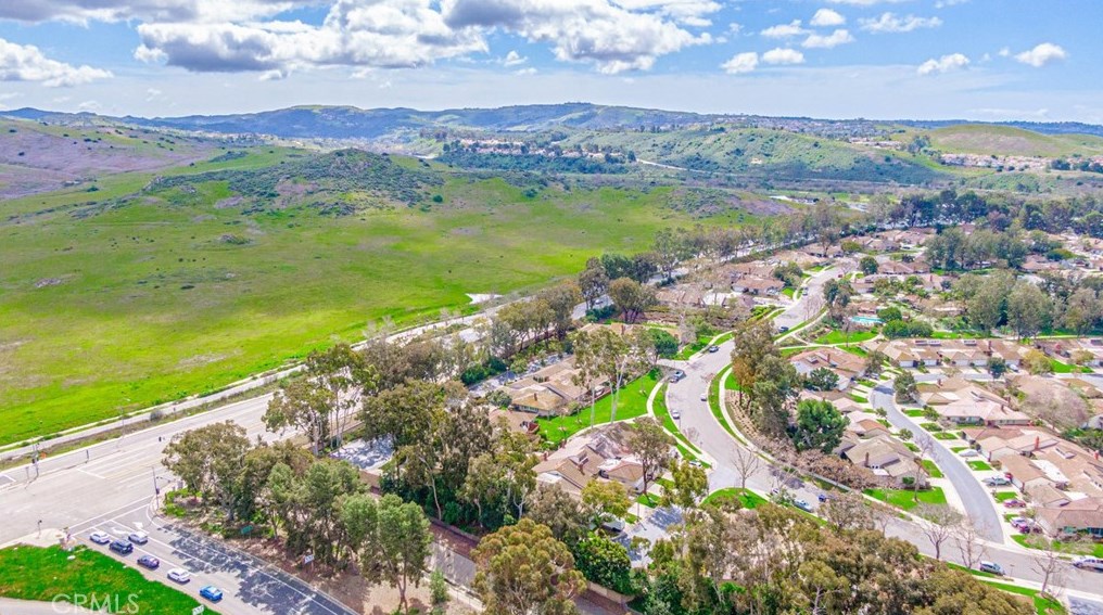 6 Hawthorn, Irvine CA  92612-2331 exterior