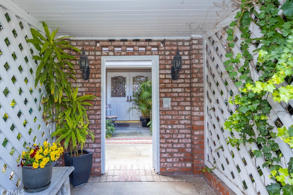 255 Owens Dr, Anaheim CA  92808-1327 exterior