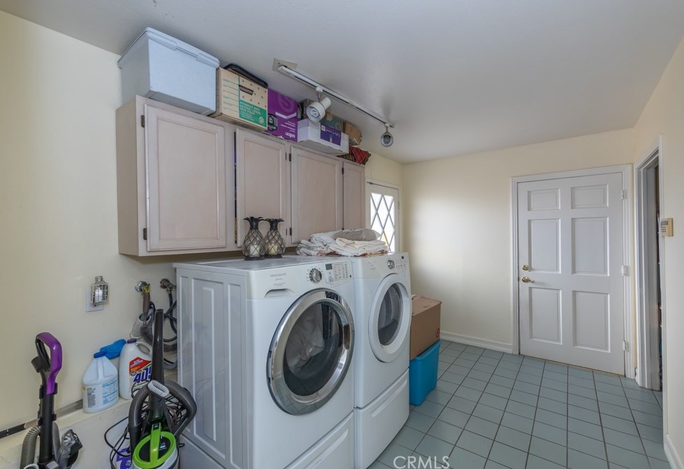 255 Owens Dr, Anaheim CA  92808-1327 exterior