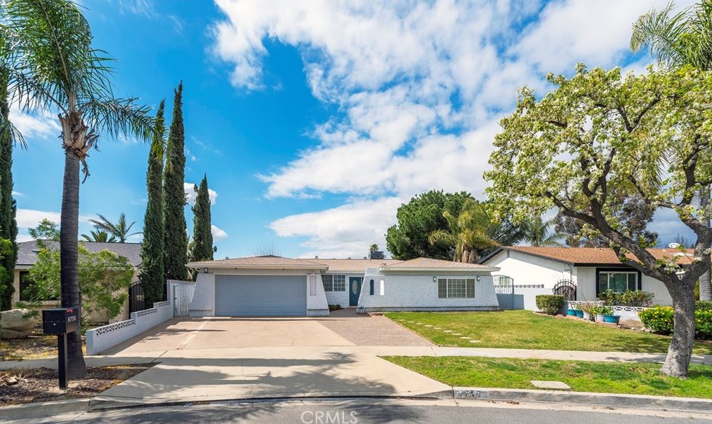 8756 Boxwood Ct, Fontana, CA 92335