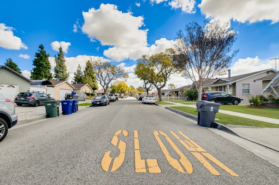 11632 Massinger St, Lakewood CA  90715-2123 exterior