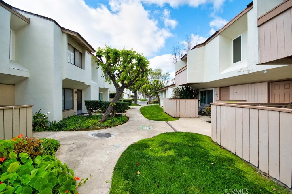 366 E Glen Ct, Brea, CA 92821