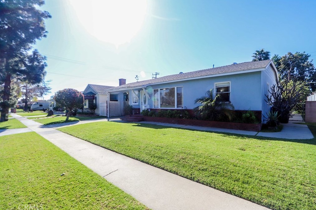 5322 E Parkcrest St, Long Beach, CA 90808