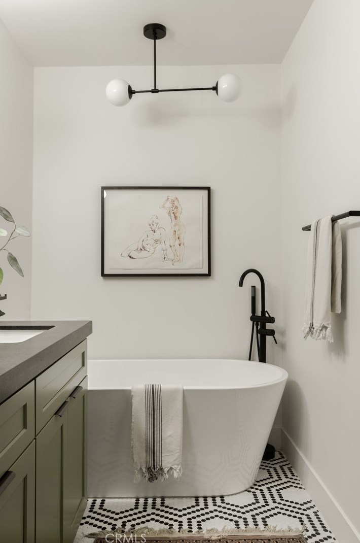 3912 Seneca Ave, Los Angeles CA  90039-1639 exterior