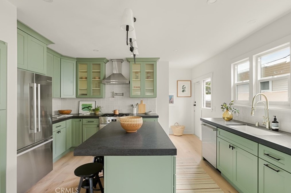 3912 Seneca Ave, Los Angeles CA  90039-1639 exterior