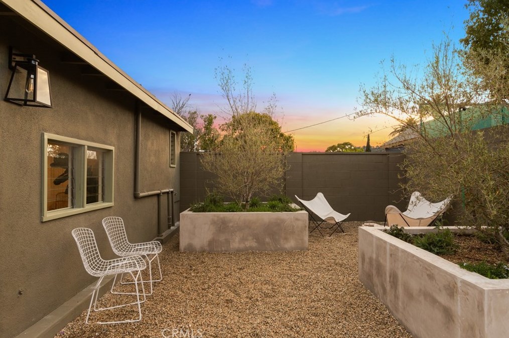 3912 Seneca Ave, Los Angeles CA  90039-1639 exterior